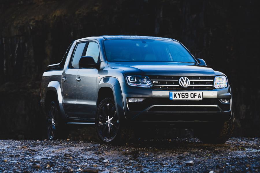  Volkswagen Amarok Double Cab Black Edition 2019 года  (UK) (фото 14 из 34)